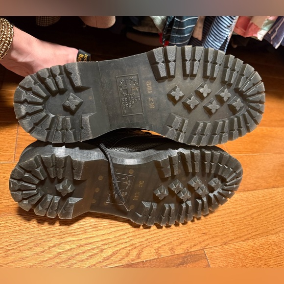 Dr. Martens SINCLAIR
Milled Nappa Leather Platform Boots - Picture 4 of 5